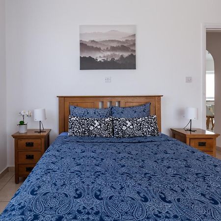 Beautiful 2 Bed Apartment In Paphos Cyprus Exteriér fotografie