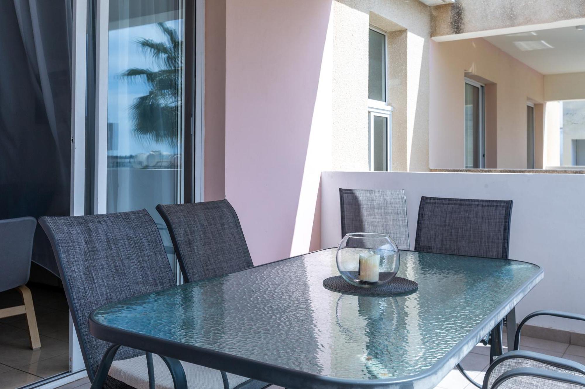Beautiful 2 Bed Apartment In Paphos Cyprus Exteriér fotografie